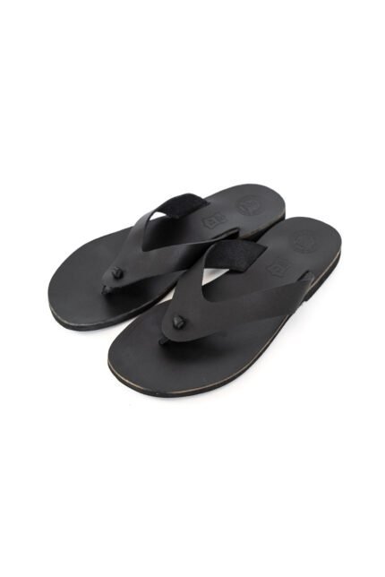 Handmade leather toe-loop sandals for men in black side view – footwear by Jirakis Leather